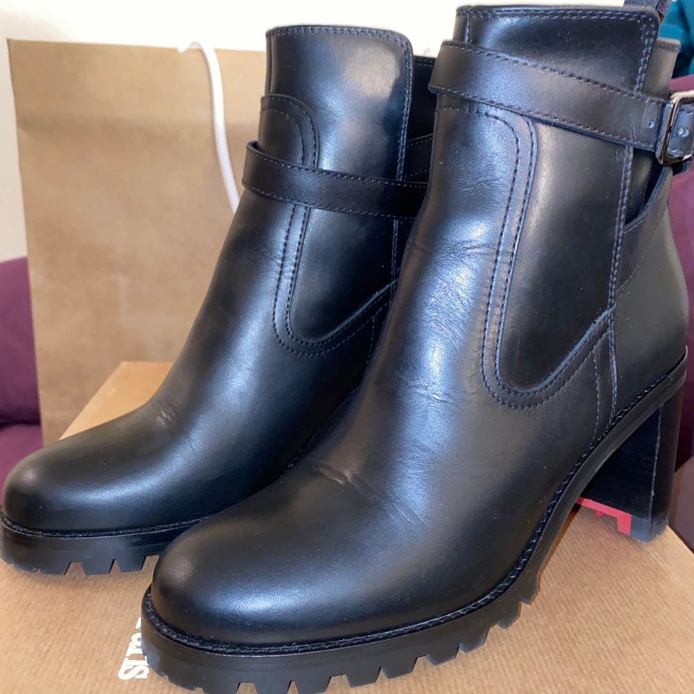 Christian Louboutin Trapeurdekoi Ankle Boot